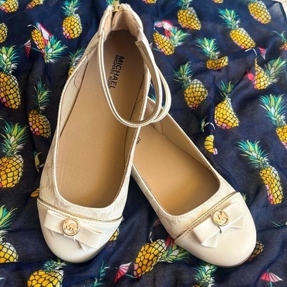 Brand New Michael Kors Cream Round Toe Bow Ankle Strap Zipper Flats Dress Shoes - Picture 16 of 16